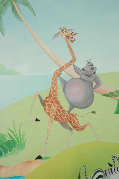 Жираф и бегемот из Мадагаскара